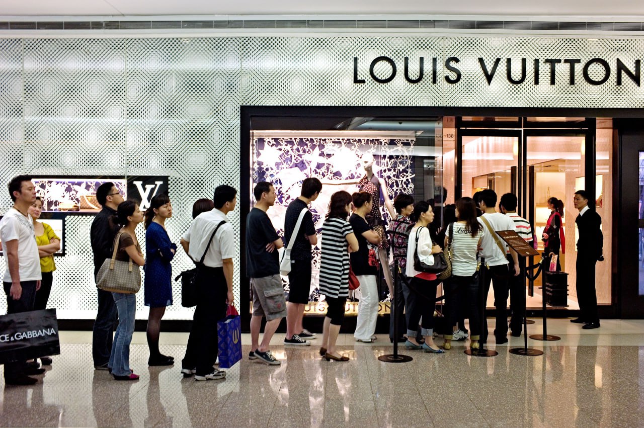 Luxury brands suffer as Chinese shoppers hold back